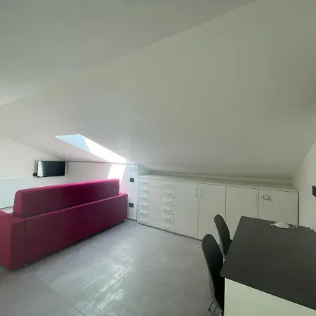 Newcastle On The Beach - Pool - Parking - Lake Como Lierna