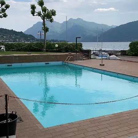 Newcastle On The Beach - Pool - Parking - Lake Como Lierna